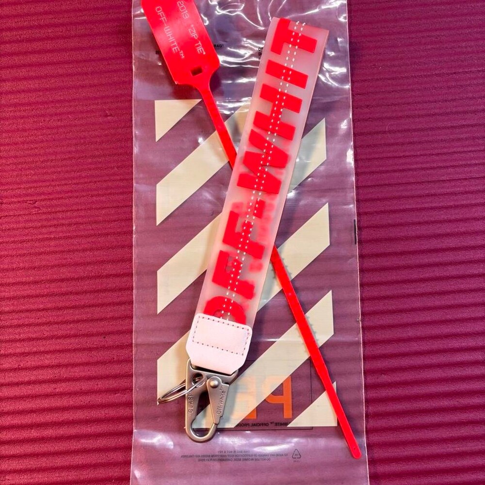 🍒 Red (Clear) | Off-White | Keychain ──────────────────────────────── type: key